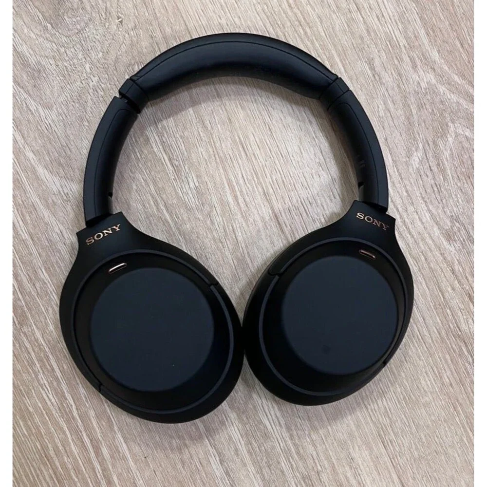 Sony WH-1000XM4 Wireless Noise Canceling Headphones Black + Case